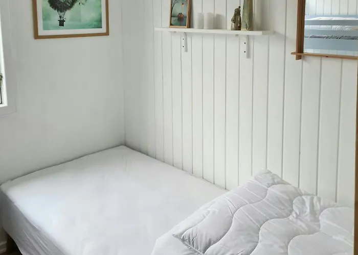 Charming Summer House Near 펜션
